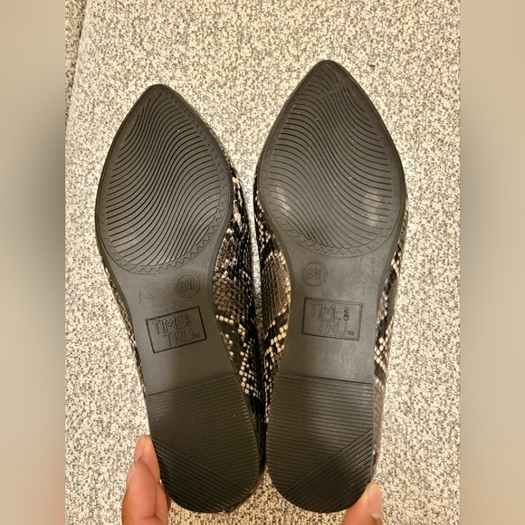 Time & Tru | Black/Gray | Faux Snake Skin | Memory Foam Flats | Size 8W - Picture 8 of 8